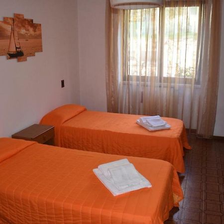 Casa Vacanze Ester برنزوني سول جاردا المظهر الخارجي الصورة