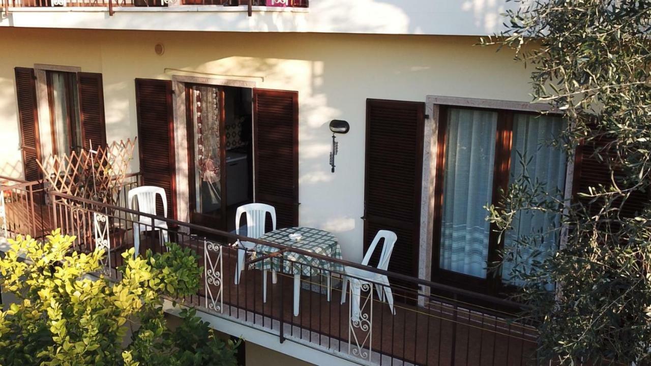 Casa Vacanze Ester برنزوني سول جاردا المظهر الخارجي الصورة