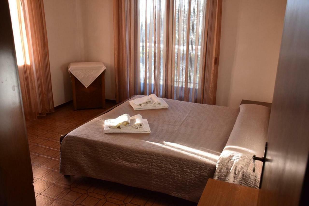 Casa Vacanze Ester برنزوني سول جاردا المظهر الخارجي الصورة